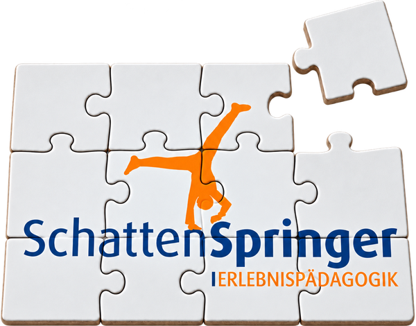 Halbportr�t eines Jungen beim klettern